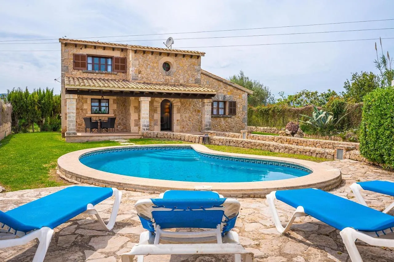 הקונטקטים של Villa Pau
